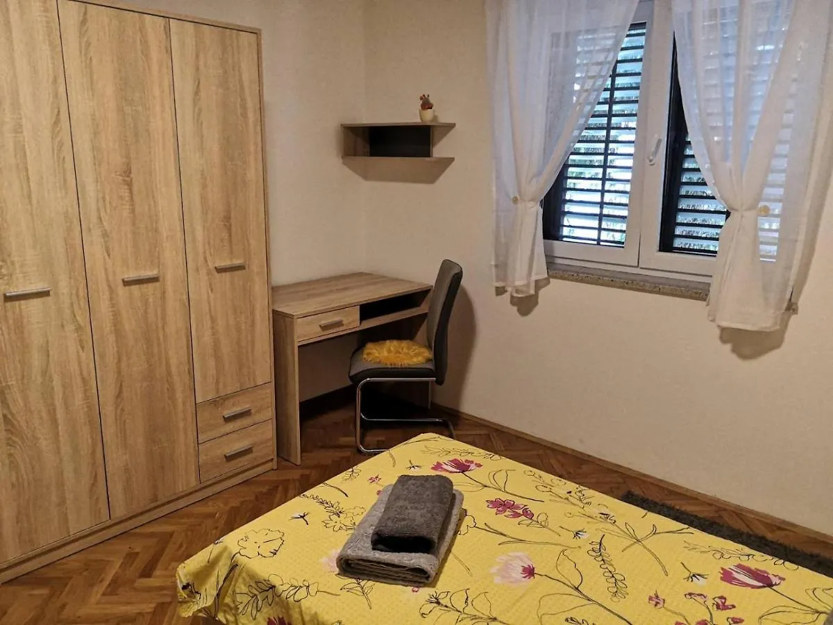 Apartamento Eugenia Pula 0*,