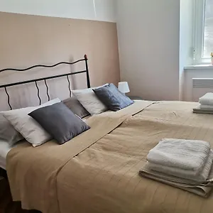 Casa Di Nonna Pina, Kuca U Blizini Arene Pula